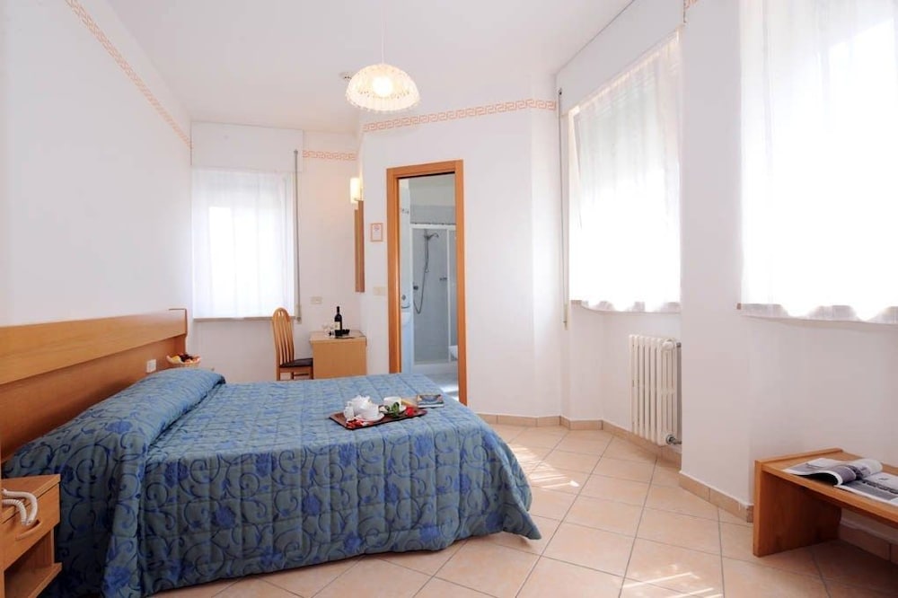 Standard Double Room photo 2