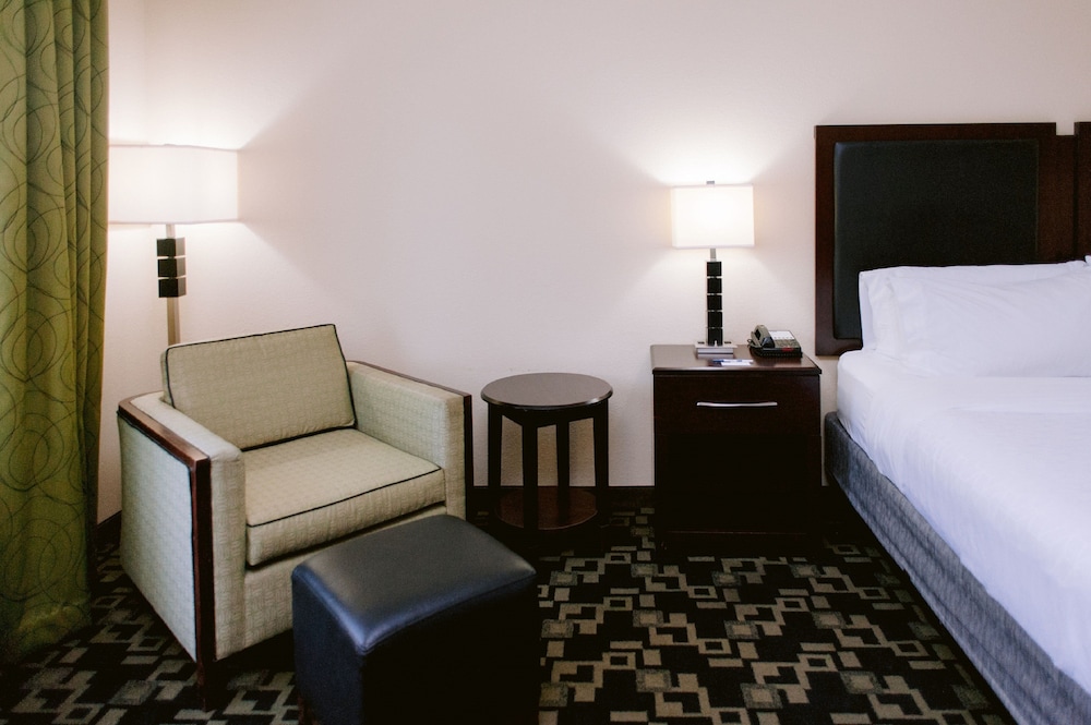 Suite, Multiple Beds - Photo 5