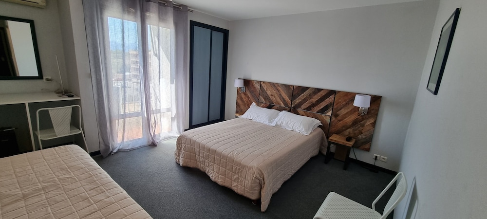 Standard Double or Twin Room - Photo 2