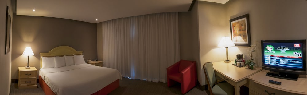 Standard Room, 1 King Bed, Balcony - Photo 3