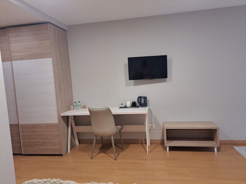 Superior Double Room, 1 Queen Bed, Private Bathroom - Photo 2