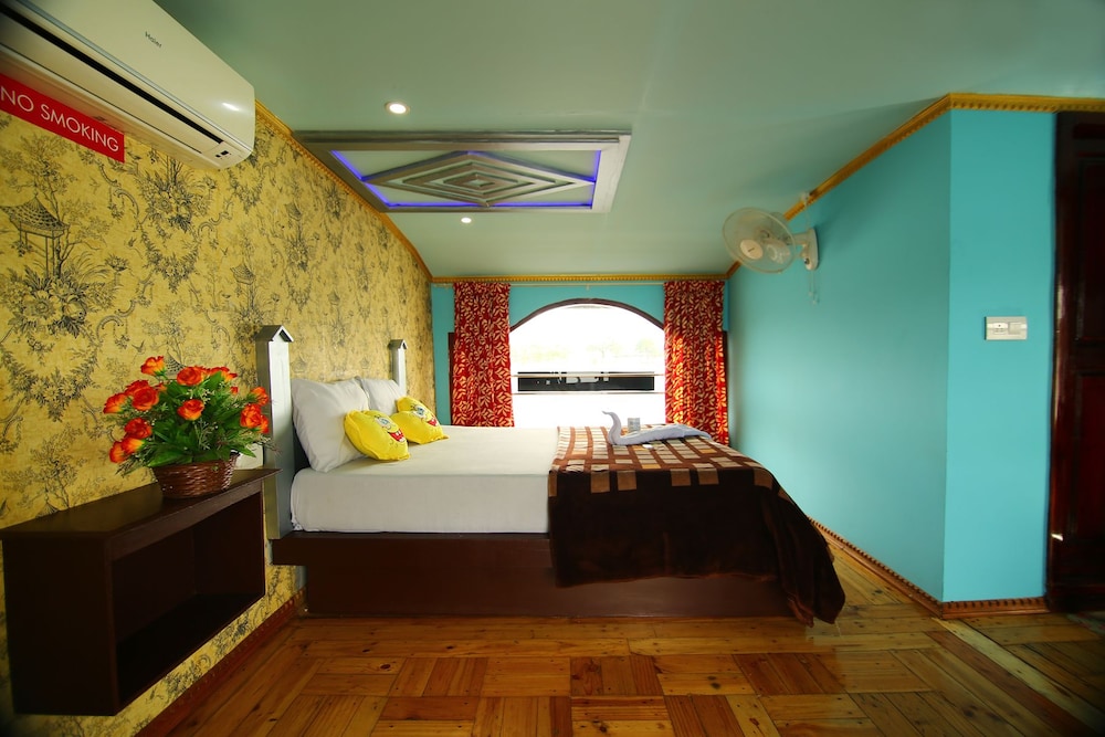 Family Suite, 3 Bedrooms, Lake View photo 3