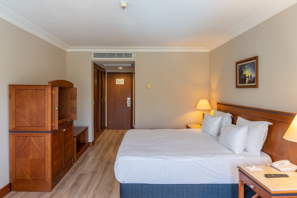 Standard Room thumbnail 5