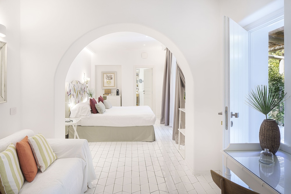 Junior Suite, Private Pool, Garden View