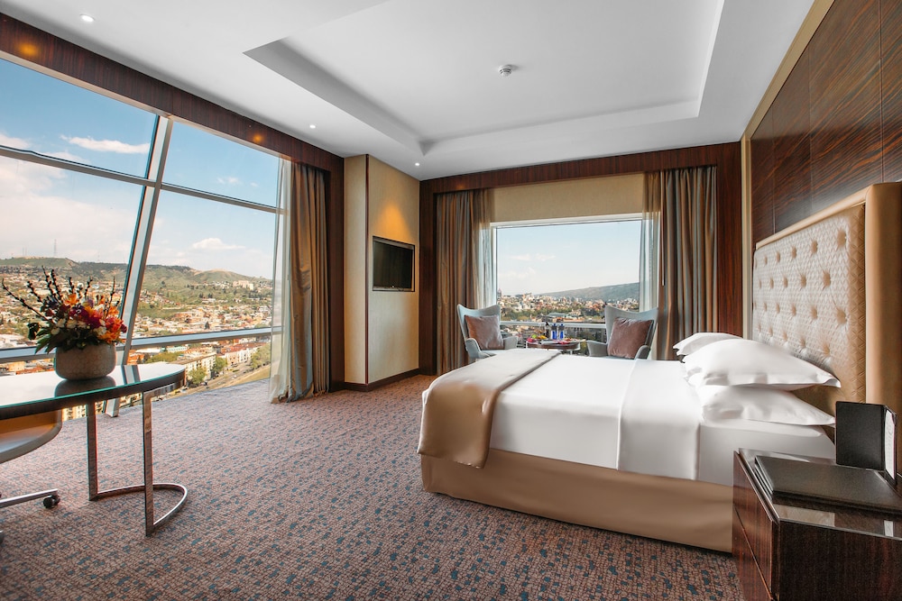 Premium Room, 1 Queen Bed photo 2
