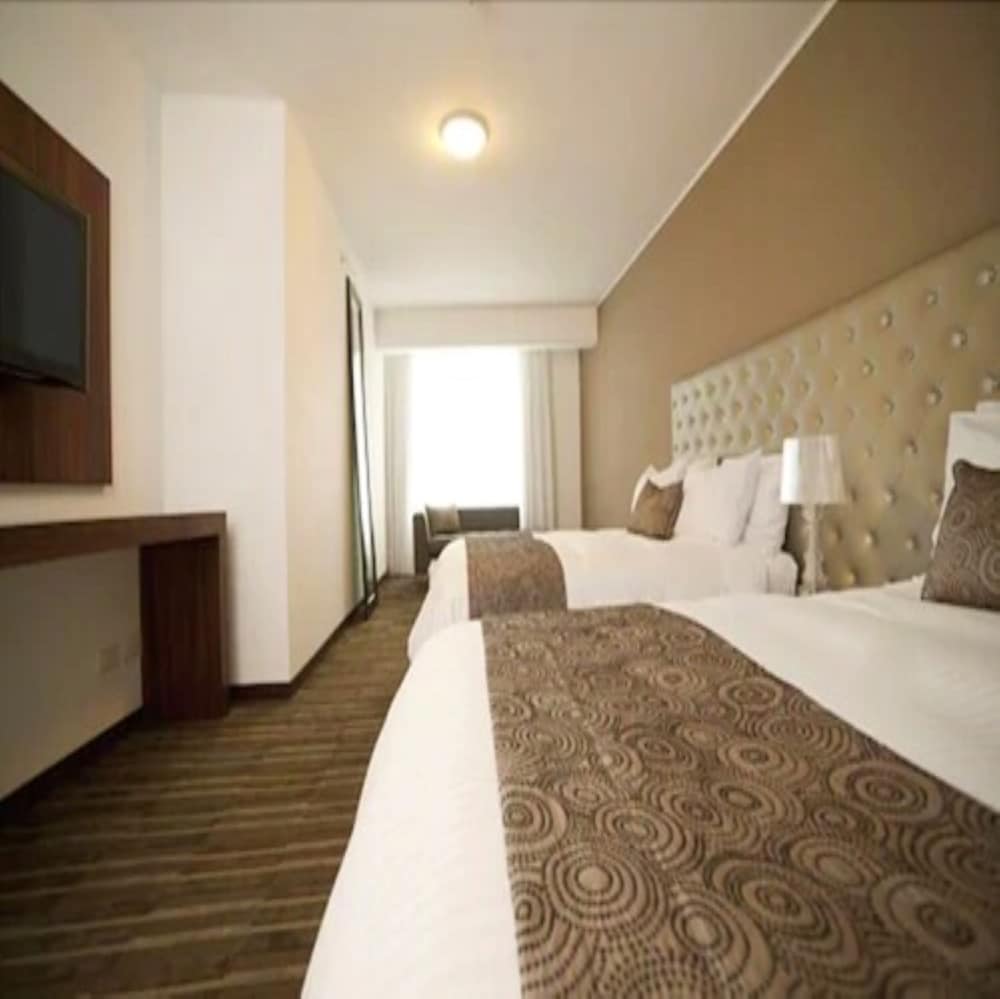 Premium Twin Room - Photo 2
