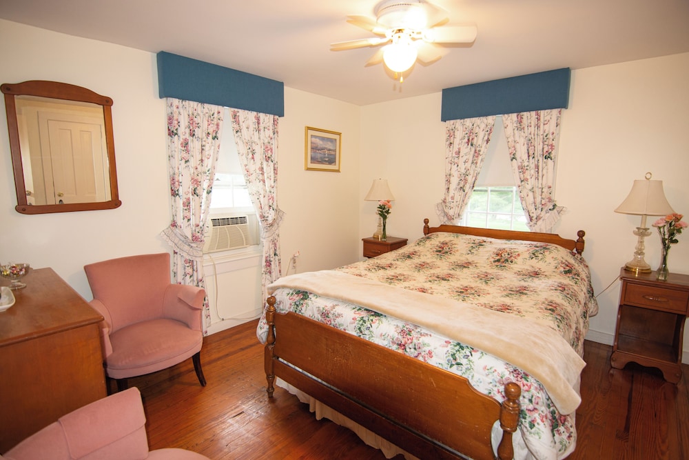 C6 Carriage House photo 1