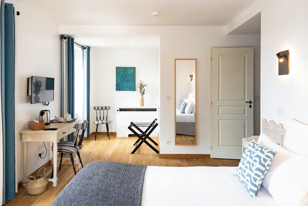 Traditional Double Room, Private Bathroom, City View