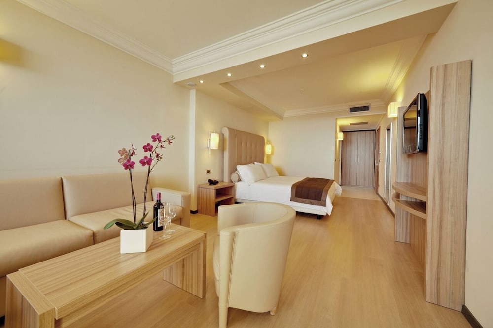 Room, Balcony, Sea View (Suite Festival) - Photo 1