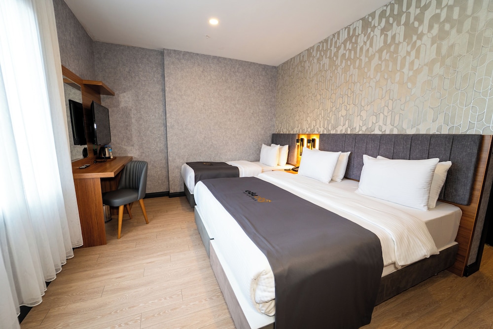 Superior Triple Room, City View photo 1