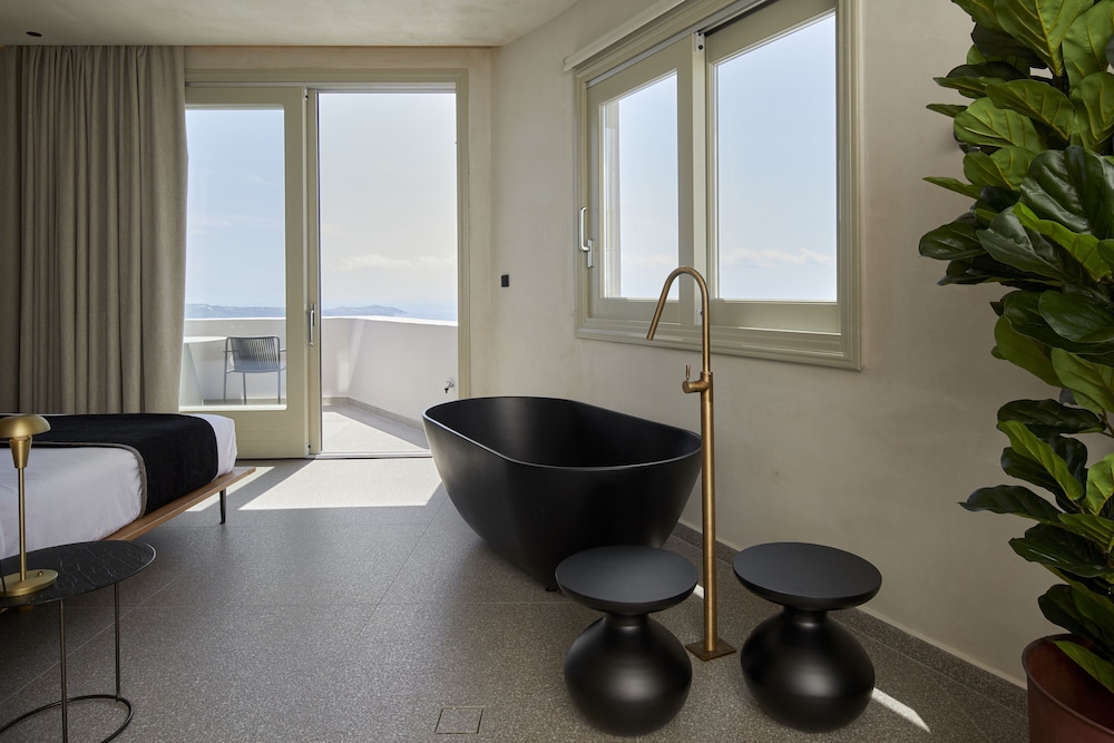 Grand Caldera View Suite with Hot Tub