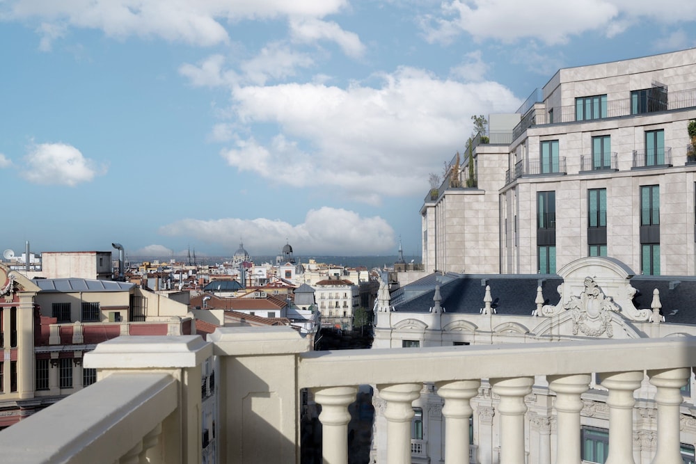Suite, 1 King Bed, Non Smoking, View (Balcony) thumbnail 5