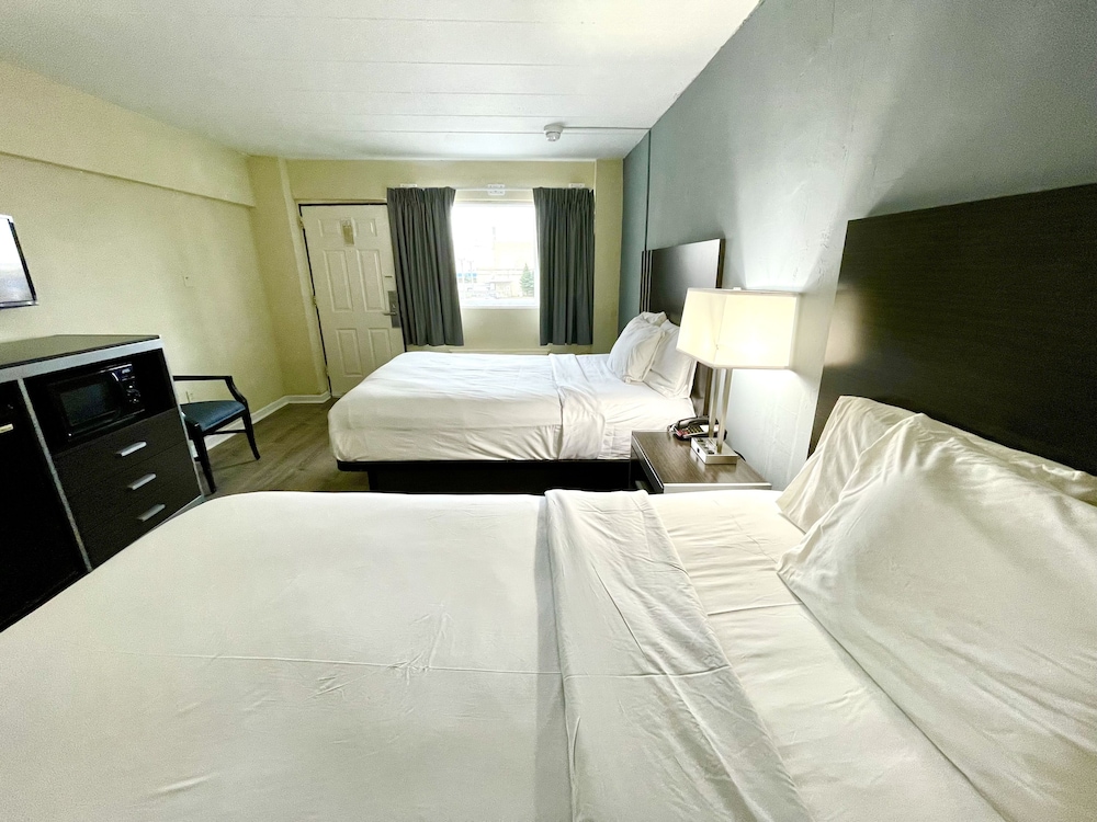 Standard Room, 2 Queen Beds, Non Smoking - Photo 16