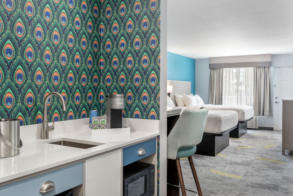 2 Queen Suite - Photo 1