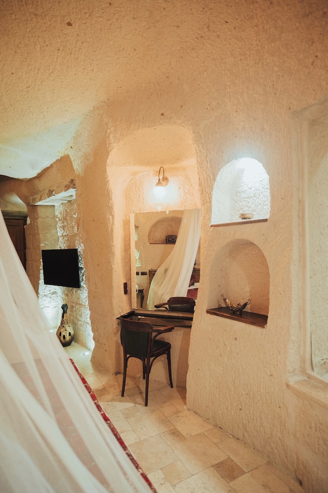 Deluxe Stone Suite with Stone - Photo 36