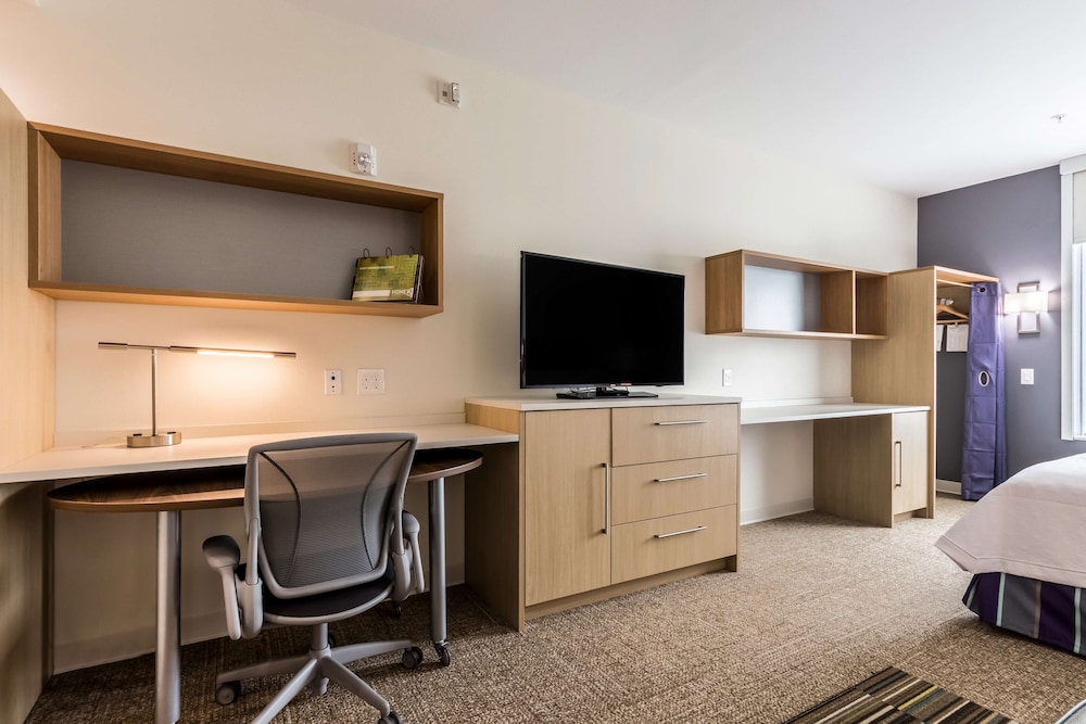Suite, 1 King Bed, Accessible, Bathtub (Mobility & Hearing) photo 2