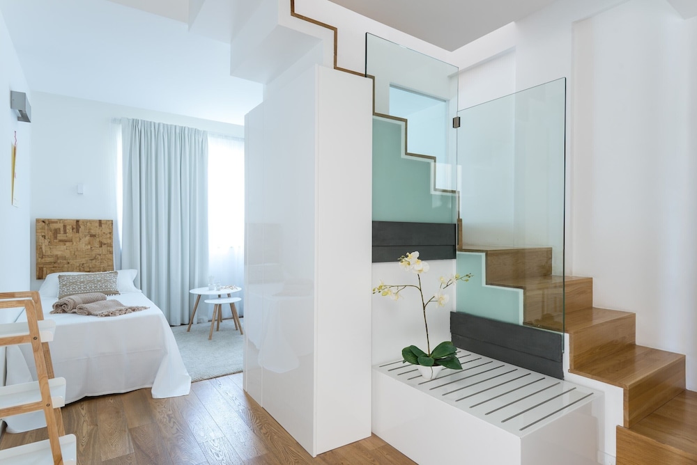 Executive Suite - Photo 1