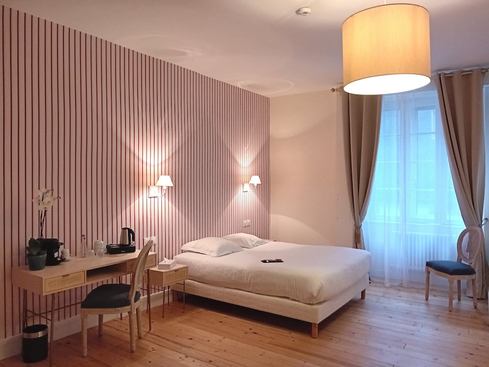 Premium Room - Photo 11