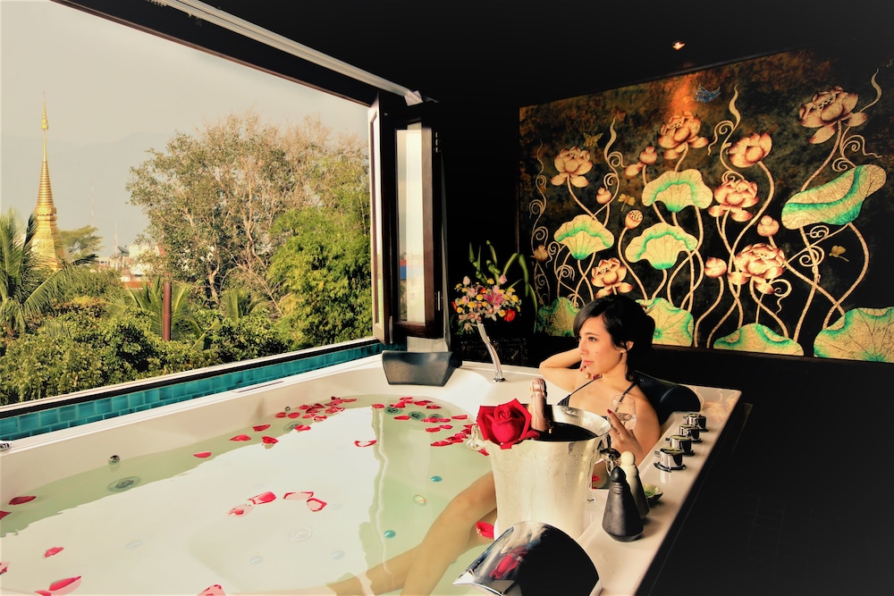 Nakara Montra Scenery Suite with balcony - Photo 3