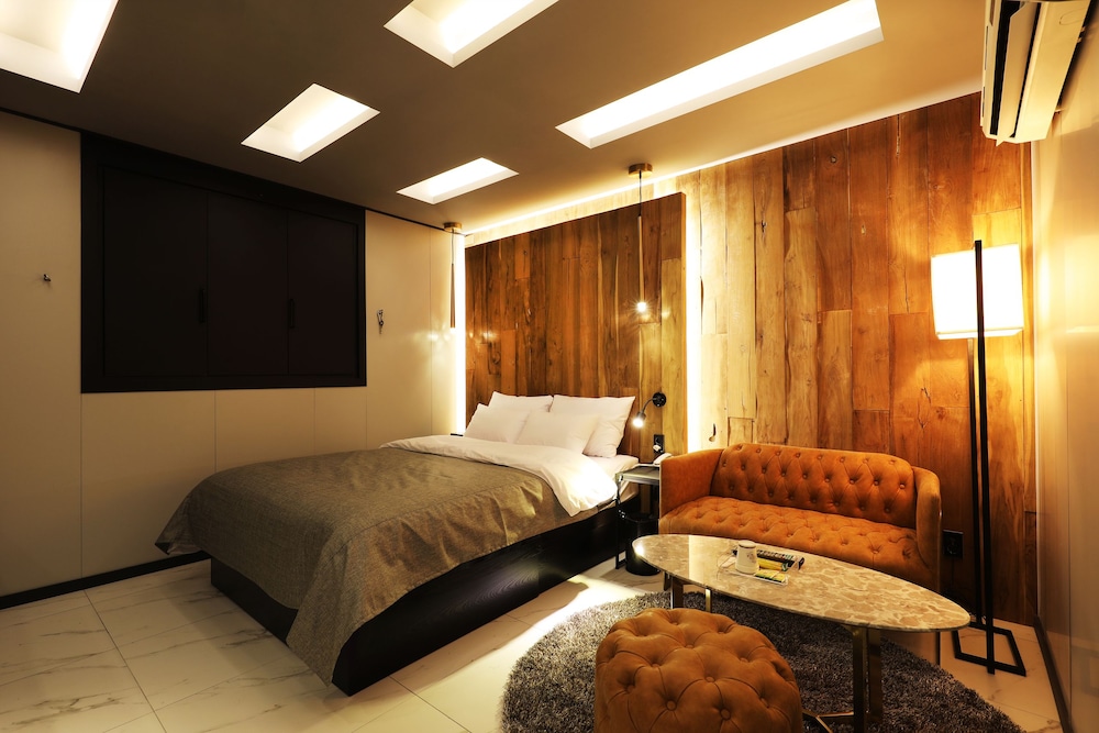 Standard Double Room - Photo 10