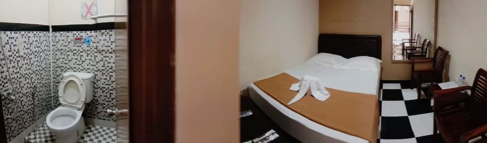 Economy Room, 1 Queen Bed photo 2