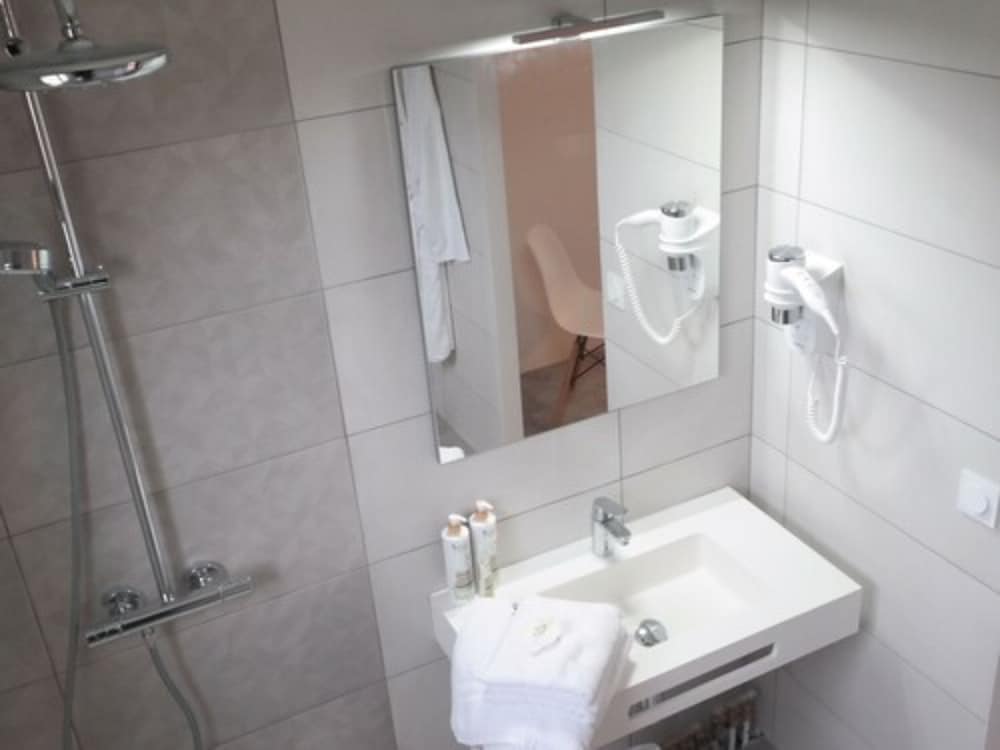 Standard Double or Twin Room (Vue sur Colline) photo 2