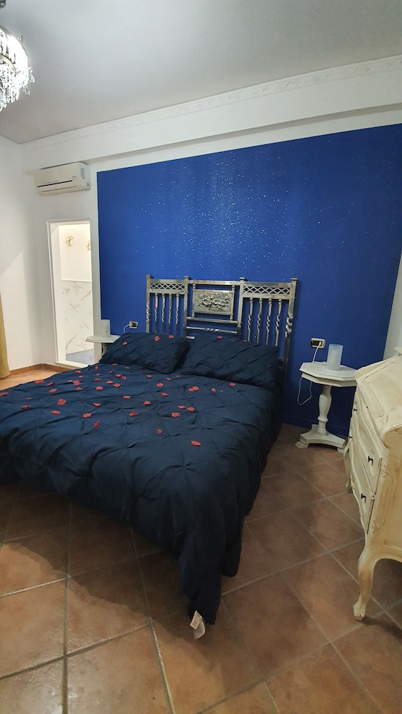 Deluxe Studio Suite, Jetted Tub photo 2