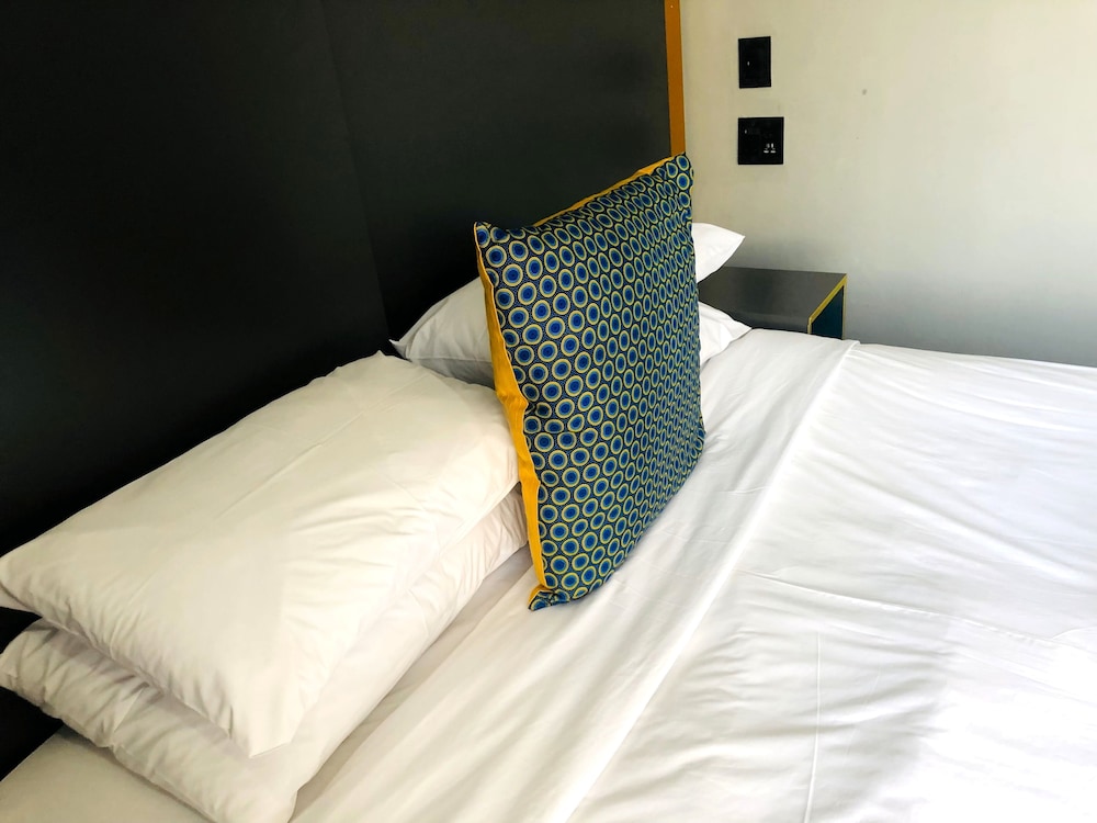 Standard Twin Room, 2 Twin Beds - Photo 1