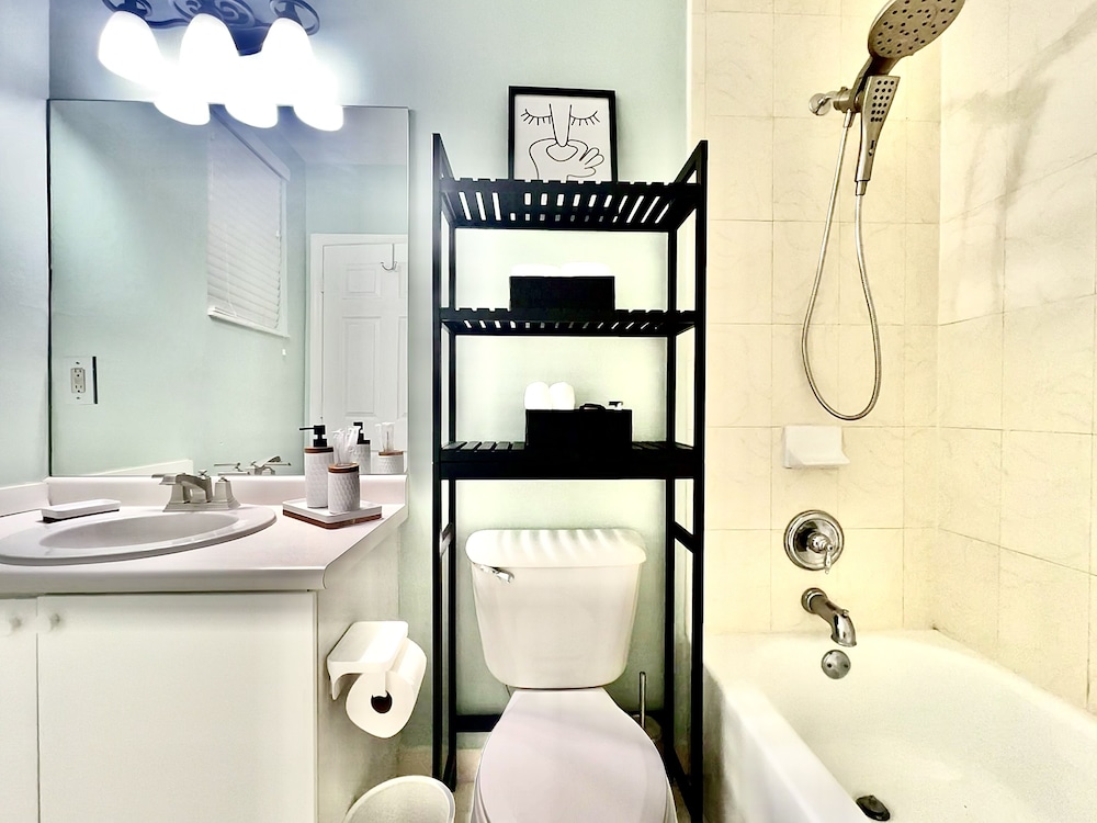 Miami Getaway Heated Pool House & Pool Table Villa, Foto 3