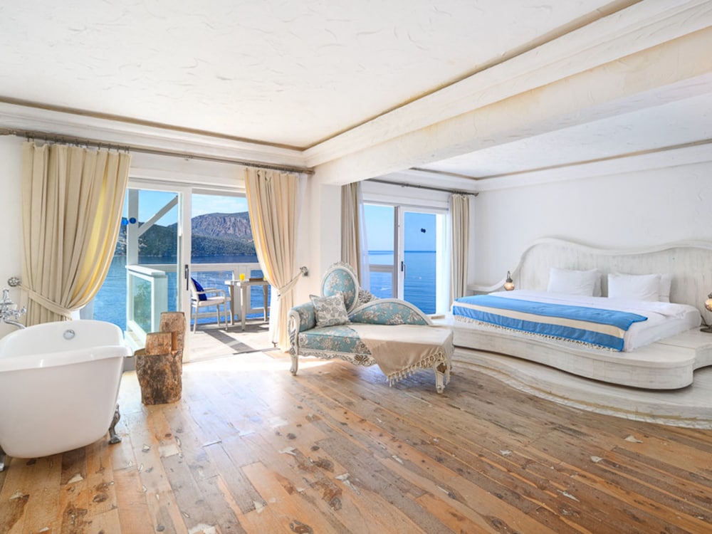 Waterfront Suites