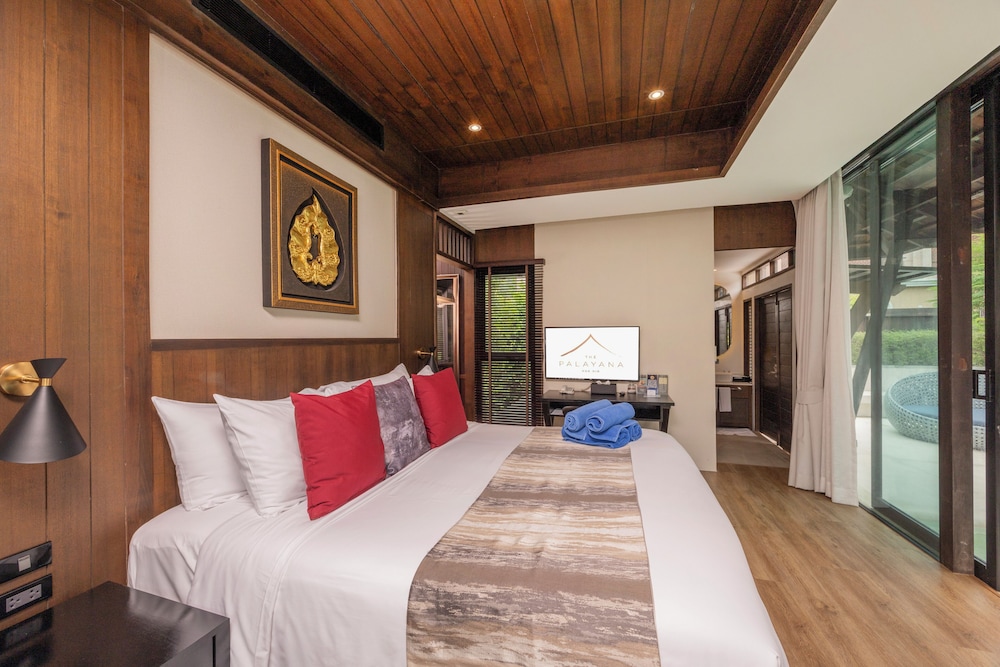 Two Bedroom Pool Suite - Photo 5