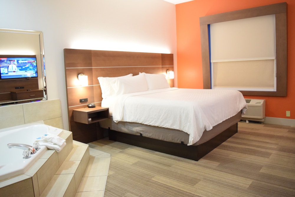 Standard Room, 1 King Bed, Accessible (Communications) photo 3