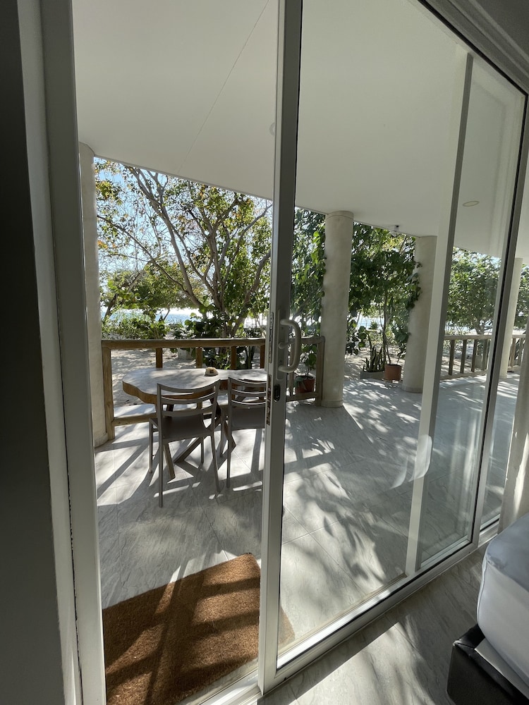 Grand Suite, Ocean View, Beachfront photo 1