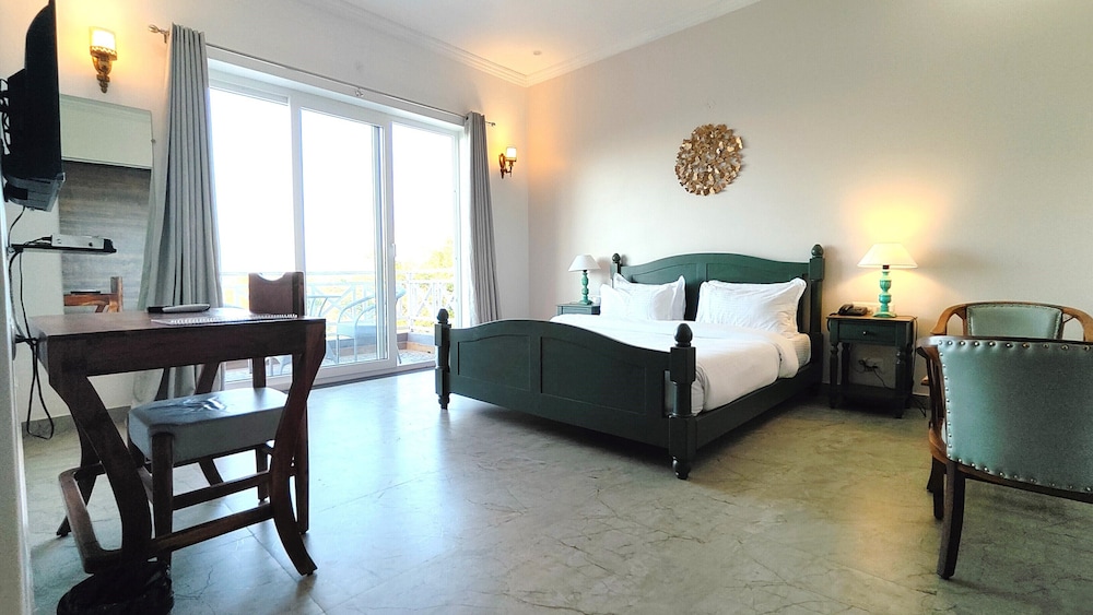 Deluxe Double Room - Photo 11