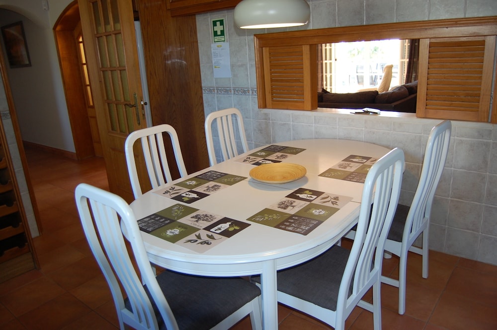 Charming 3-bedroom Villa With Wifi and Central Heating in Beautiful Santa Bárbar, 写真 11