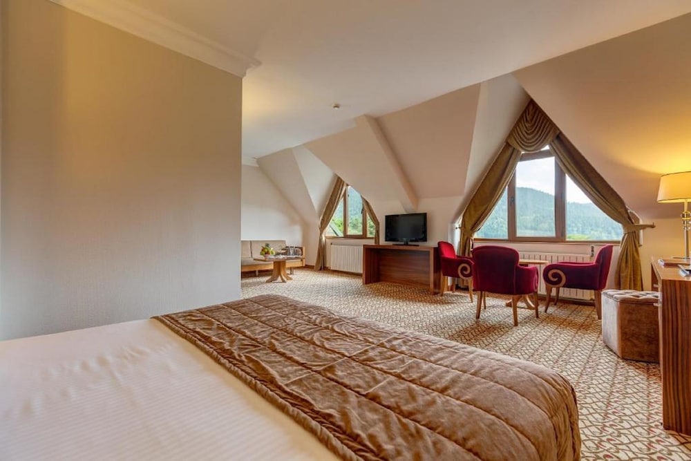 Deluxe Room, Partial Lake View, Lakeside