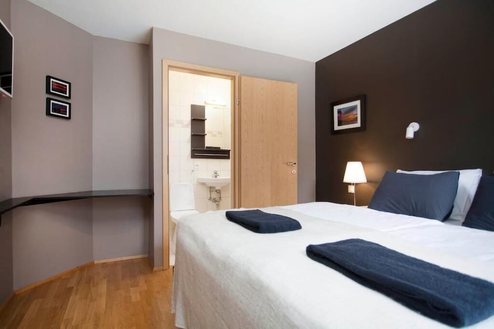 Economy Double Room, 1 Double Bed, Courtyard View photo 2