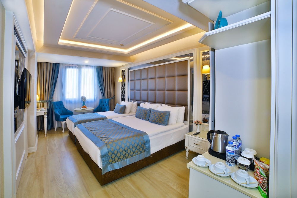 Deluxe Triple Room photo 2