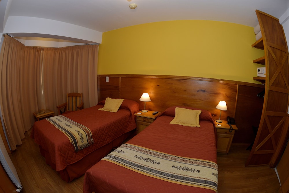 Standard Double Room thumbnail 5