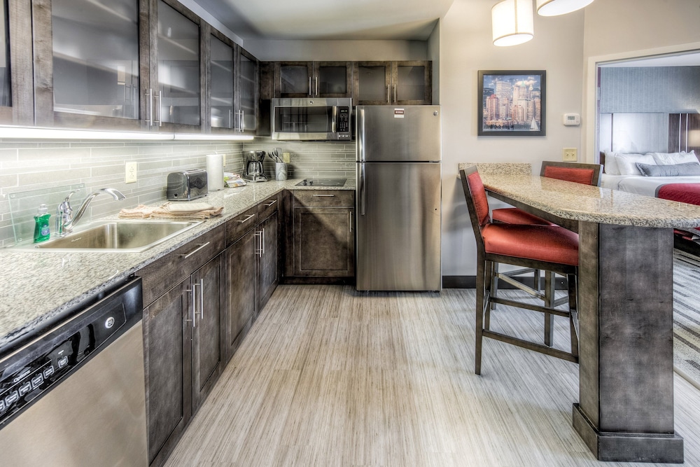 Suite, 1 Bedroom, Accessible, Kitchen (Comm, Tran Shwr) photo 3