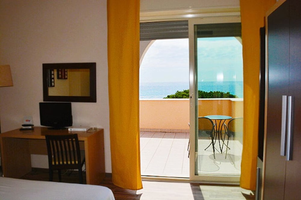 Superior Quadruple Room - Photo 2