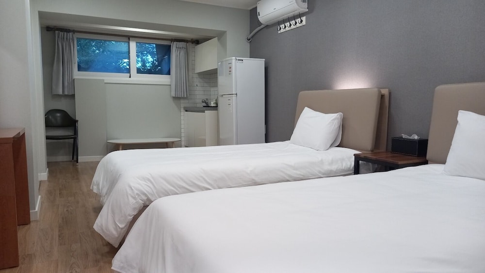 Basic Twin Room