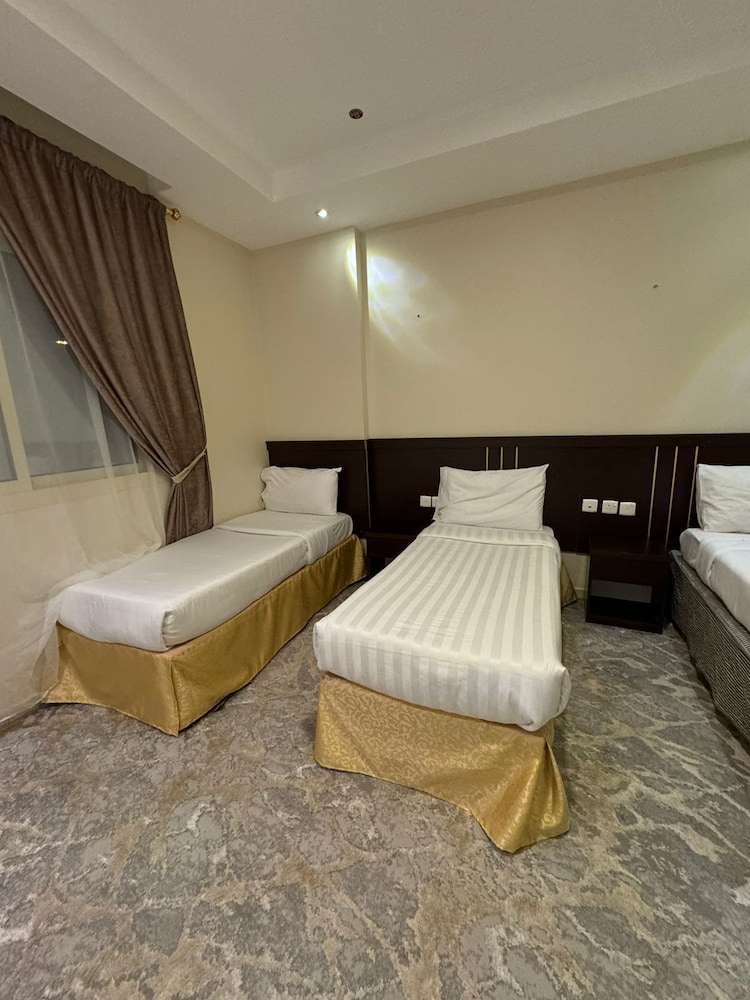Deluxe Twin Room photo 2