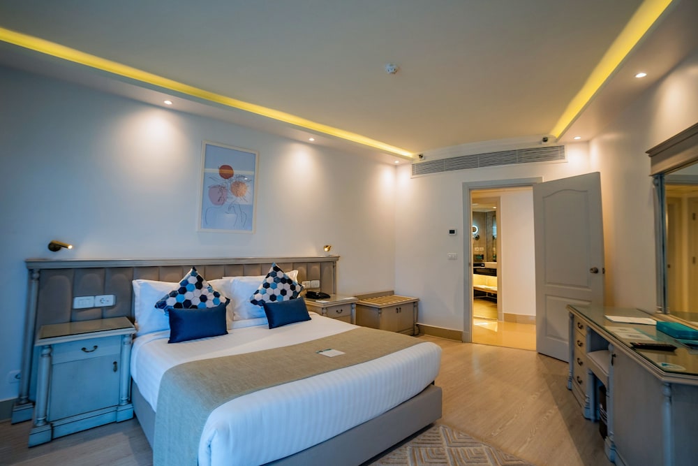 Premium Jacuzzi Suite photo 2