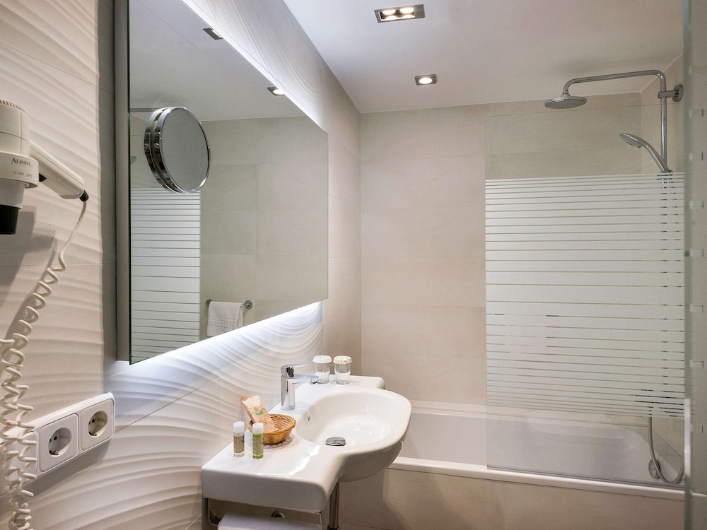 Standard Double Room, 2 Twin Beds - Photo 5