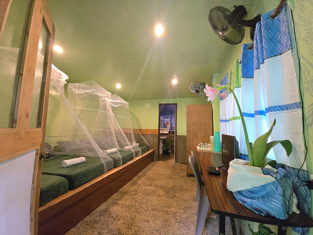 Family Quadruple Room, Partial Ocean View