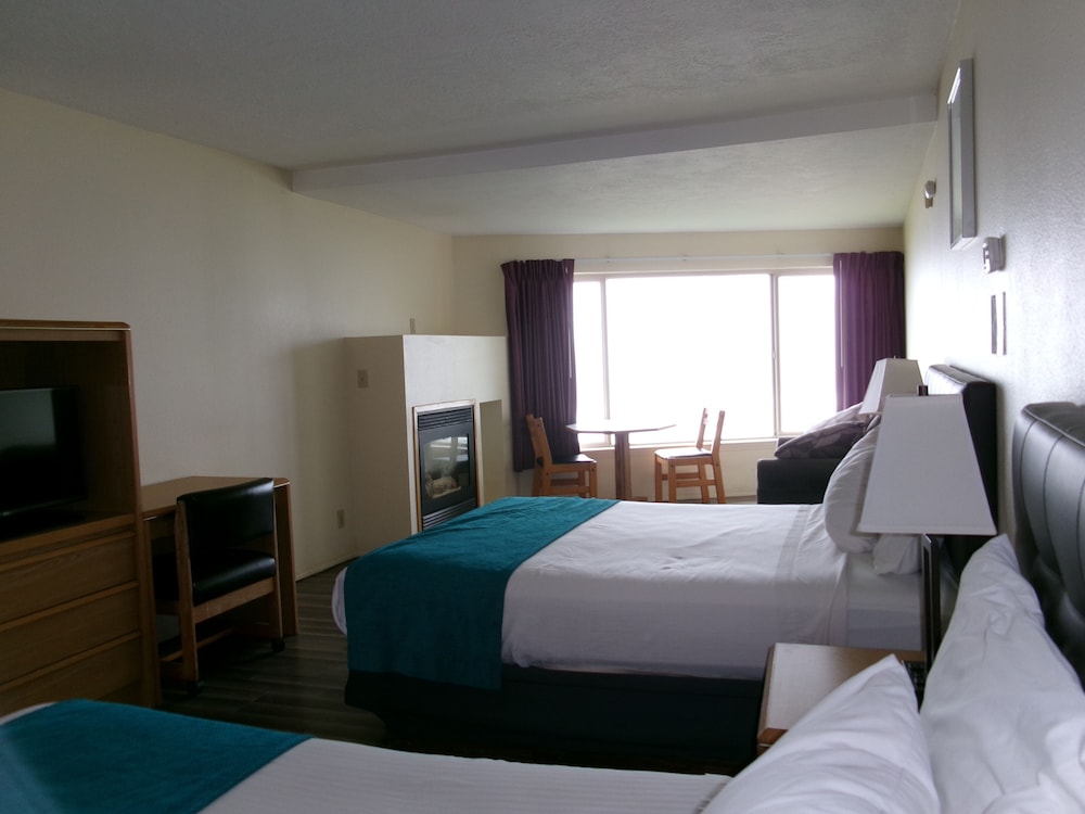 Ocean View Studio, 2 Queen Beds W/Gas Fireplace (Pets) photo 2
