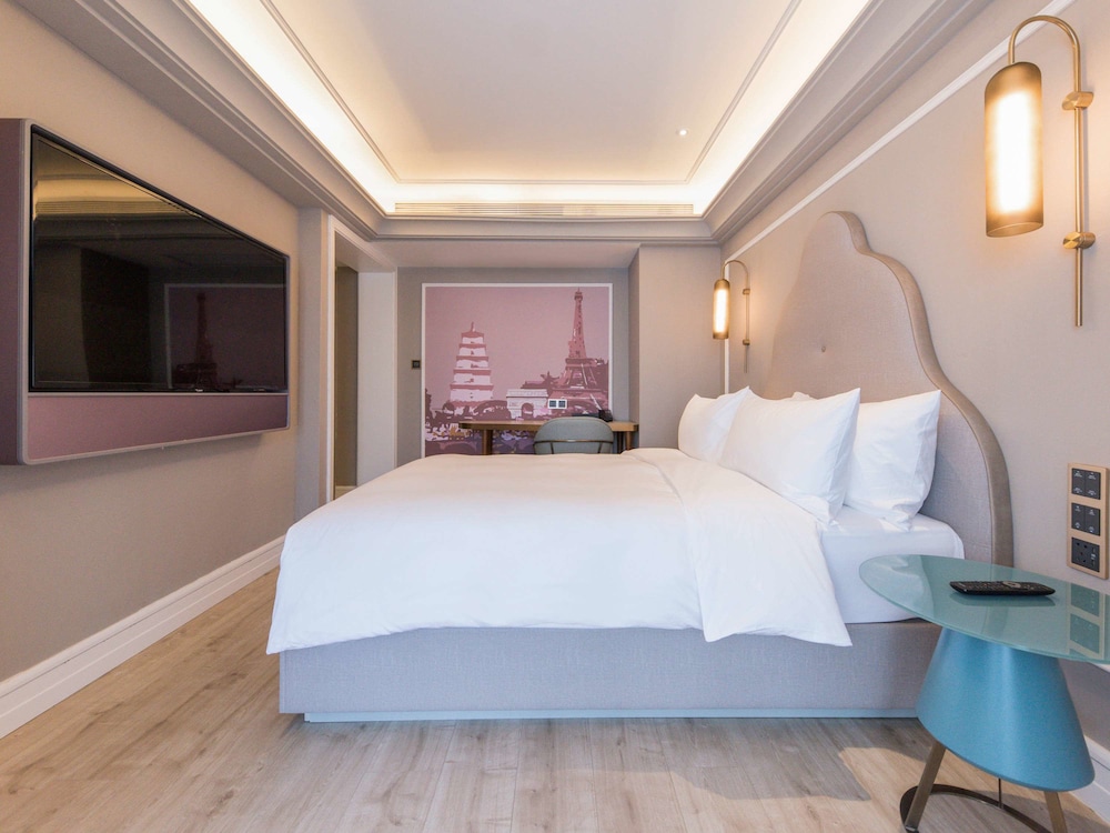 Deluxe Room, 1 King Bed