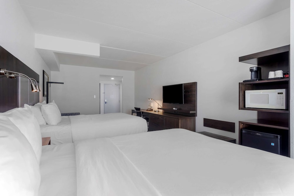 Suite, Non-Smoking, 2 Queen Bed with Sofa Bed - Photo 3