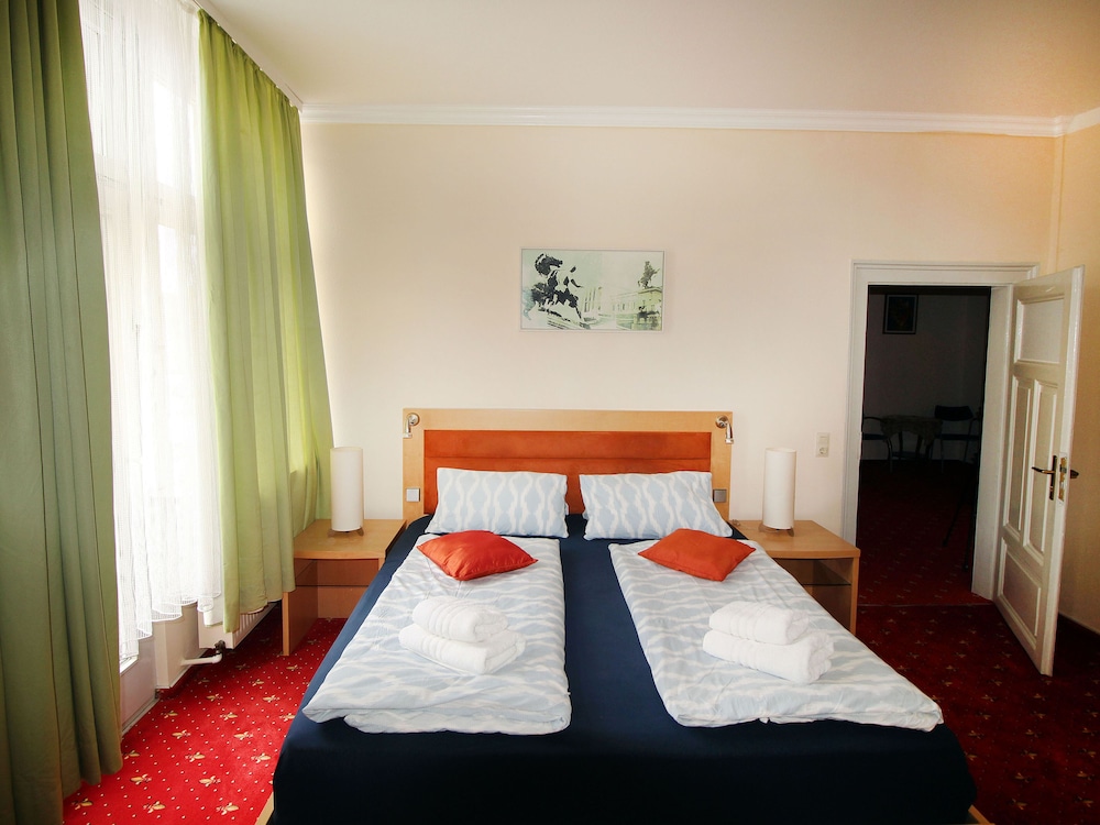 Double or Twin Room photo 1